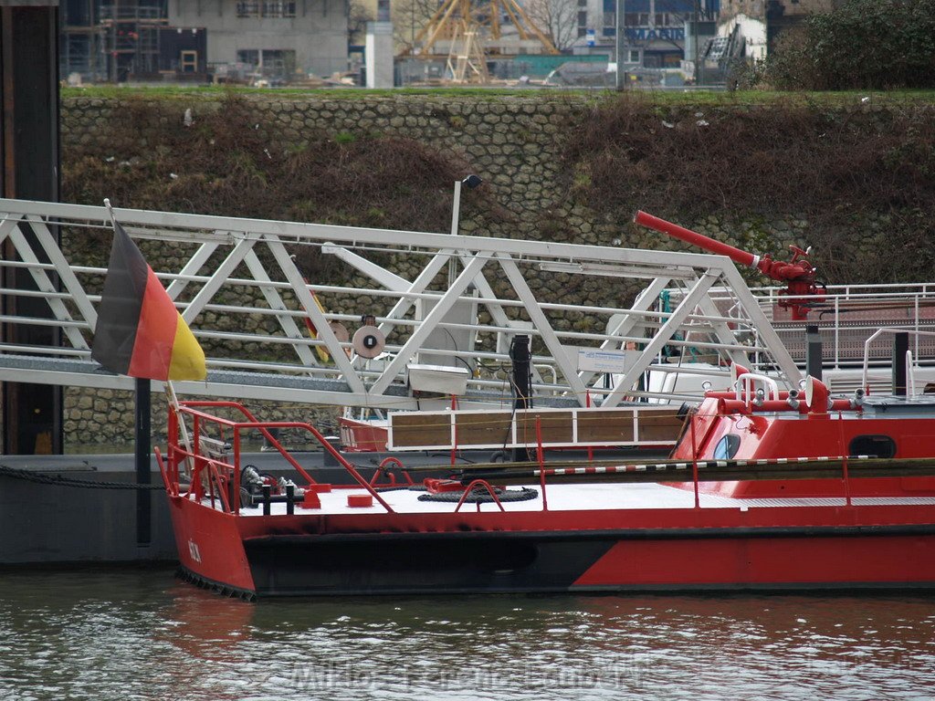Feuerloeschboot 10-2      P110.JPG